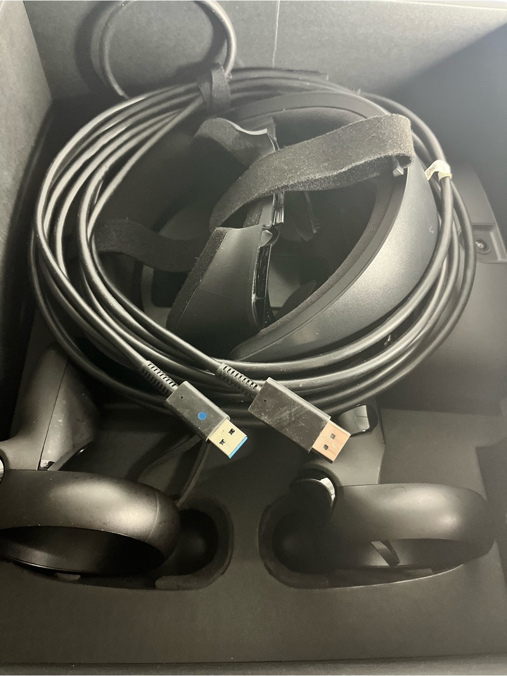 Oculus Rift S PC-Powered VR Gaming Headset - Picture 3 of 10